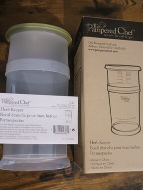 RETIRED - Pampered Chef Herb Keeper -  NEW